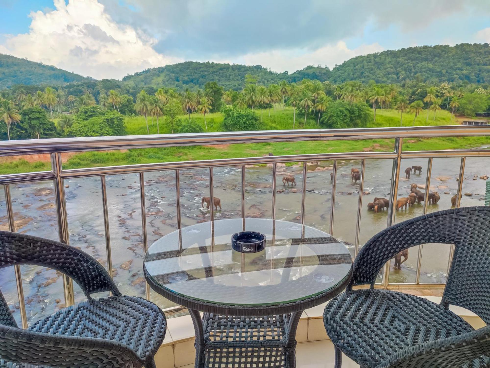Hotel Elephant Park Grand Royal Pinnalanda Pinnawala  Bagian luar foto