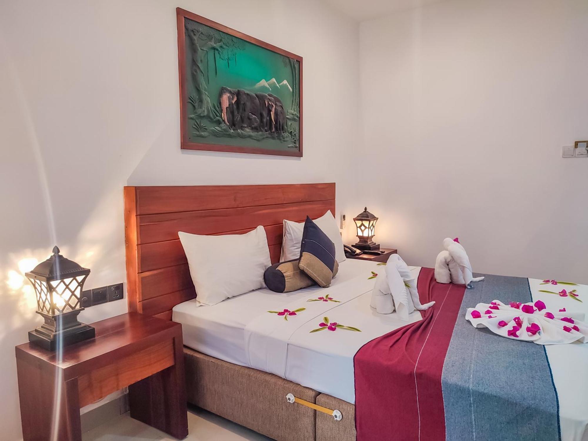 Hotel Elephant Park Grand Royal Pinnalanda Pinnawala  Bagian luar foto