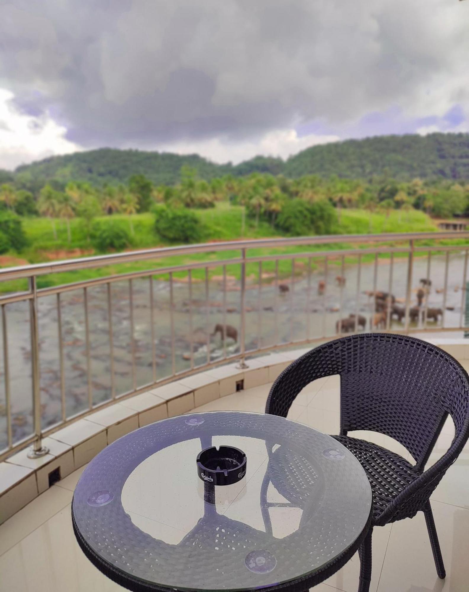Hotel Elephant Park Grand Royal Pinnalanda Pinnawala  Bagian luar foto