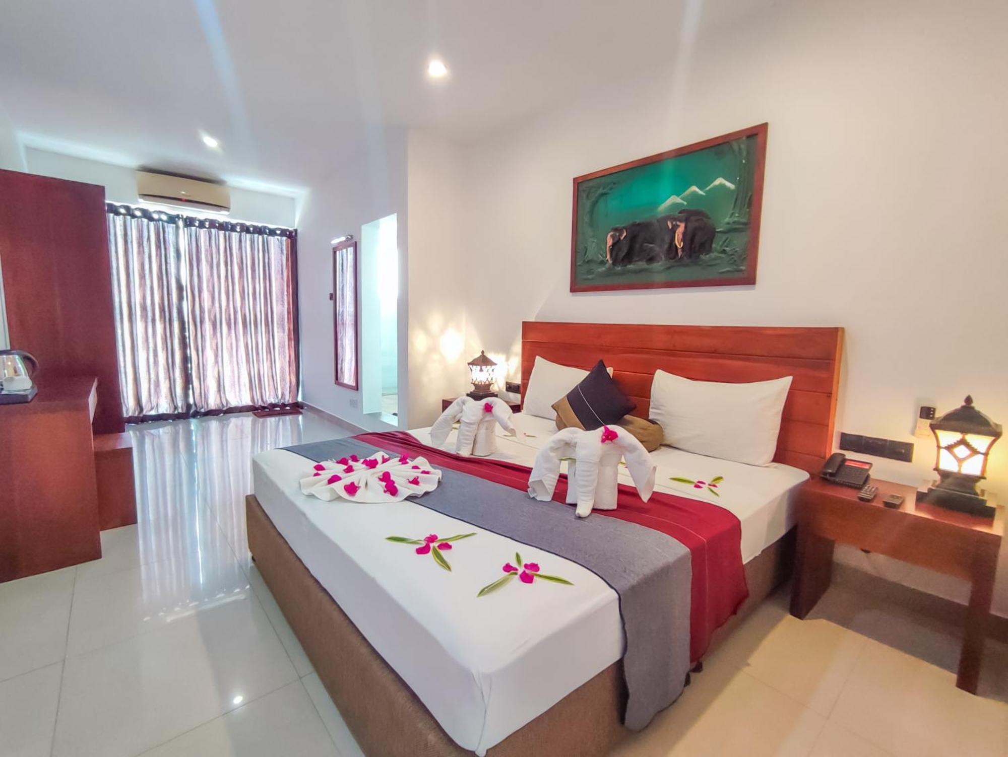 Hotel Elephant Park Grand Royal Pinnalanda Pinnawala  Bagian luar foto