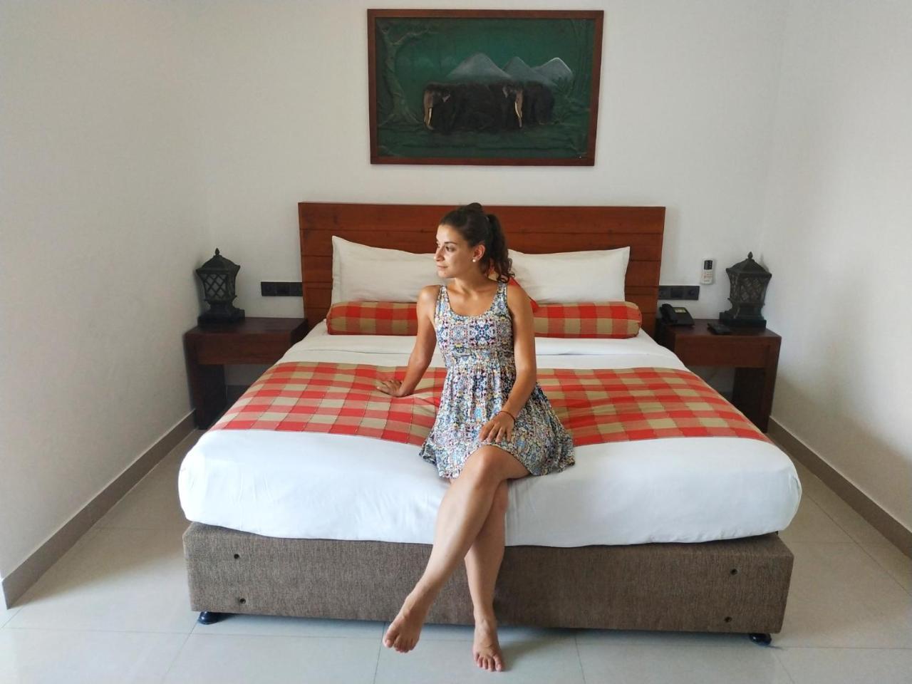 Hotel Elephant Park Grand Royal Pinnalanda Pinnawala  Bagian luar foto